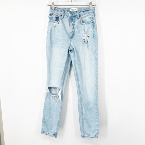 Abercrombie & Fitch The Mom Jeans High Rise Light Wash Distressed - Picture 1 of 7